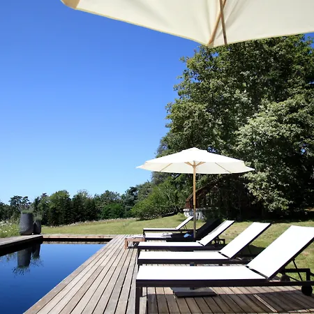 Chateau La Thuiliere 4*