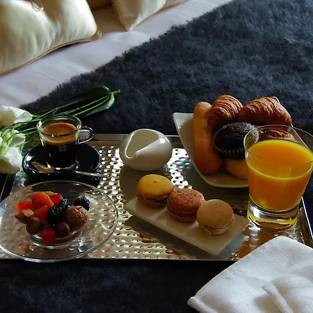 Couette-café Château La Thuilière