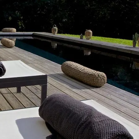 Couette-café Château La Thuilière 4*