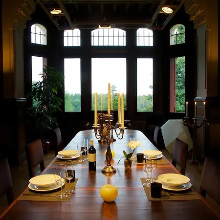 Couette-café Château La Thuilière
