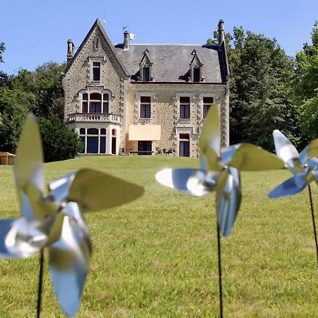 Couette-café Château La Thuilière