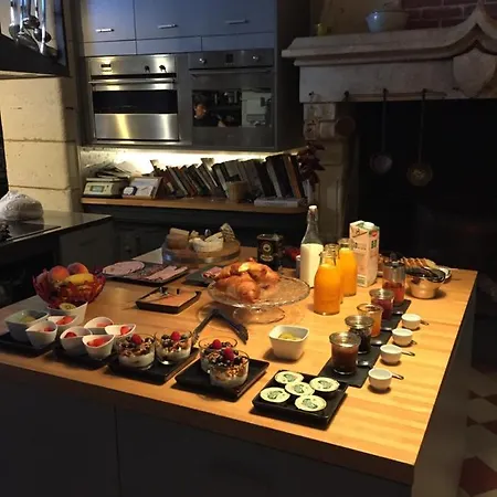 Couette-café Château La Thuilière