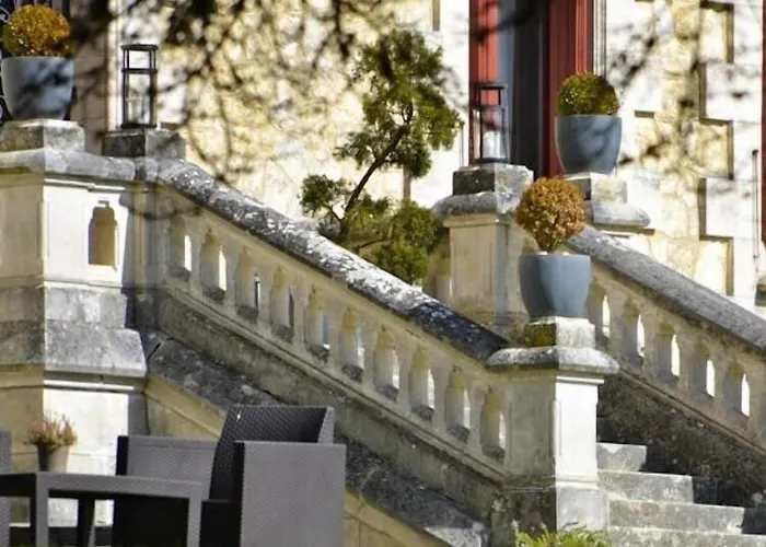 Chateau La Thuiliere Bed & Breakfast