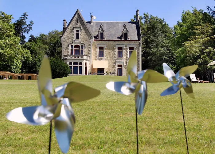 Chateau La Thuiliere Bed & Breakfast 4*