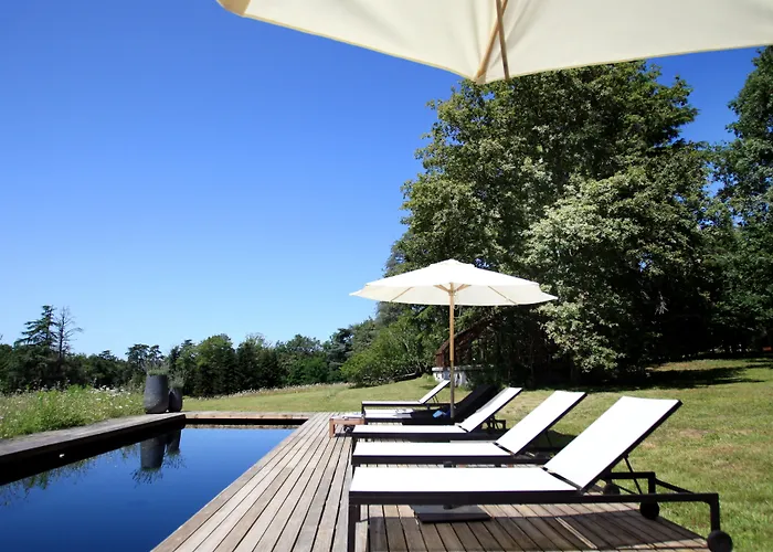 Chateau La Thuiliere 4*