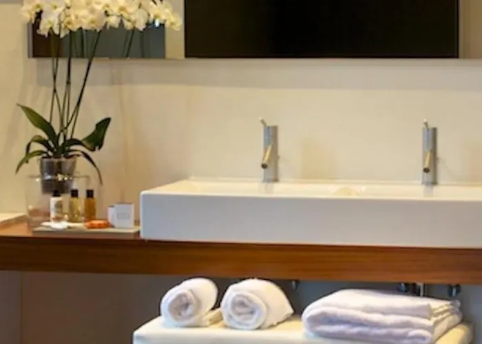 Bed & Breakfast Chateau La Thuiliere 4*