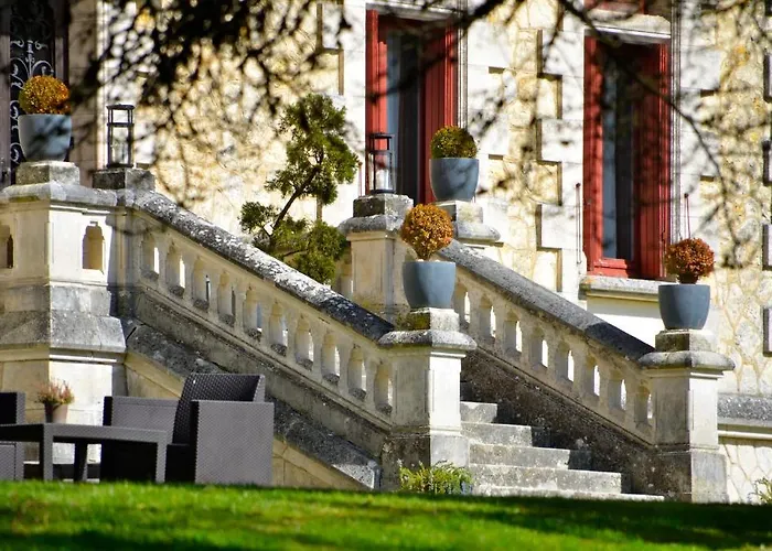 Chateau La Thuiliere 4* Saint-Front-de-Pradoux