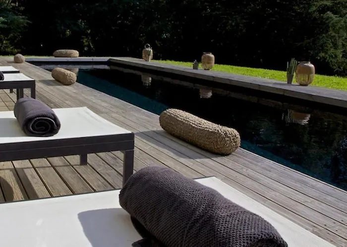 Bed & Breakfast Chateau La Thuiliere 4*