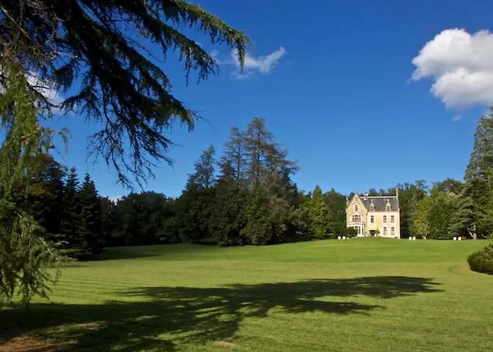 Chateau La Thuiliere Bed & Breakfast 4*